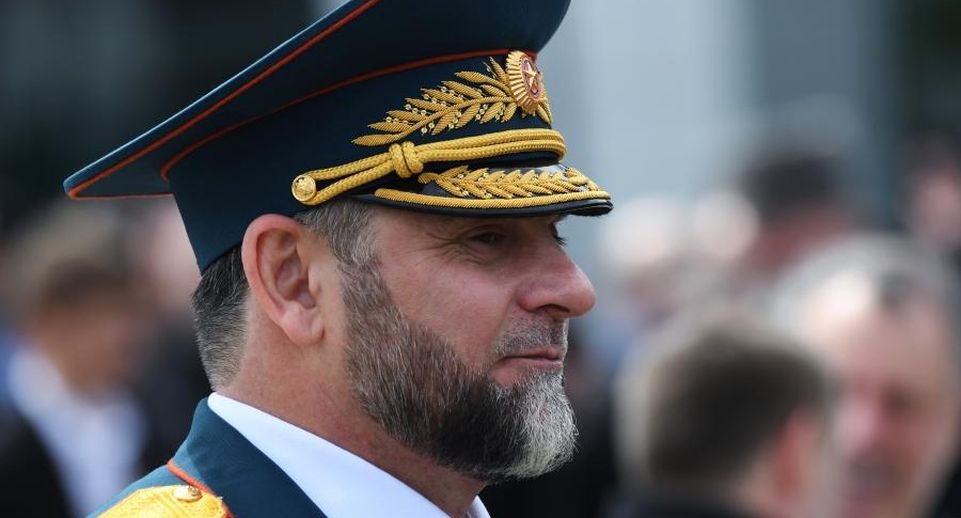 Baza: дагестанские полицейские жестко задержали министра МЧС Чечни Цакаева
