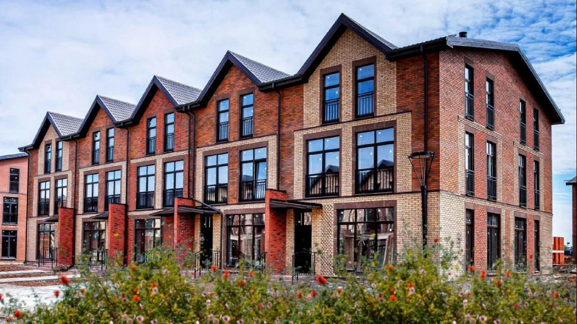 Новые дома введены в эксплуатацию в коттеджном поселке Подмосковья «Кембридж»