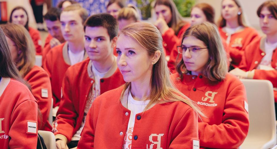 Более 12,4 тысячи волонтеров работают на выставке «Россия» в Москве.