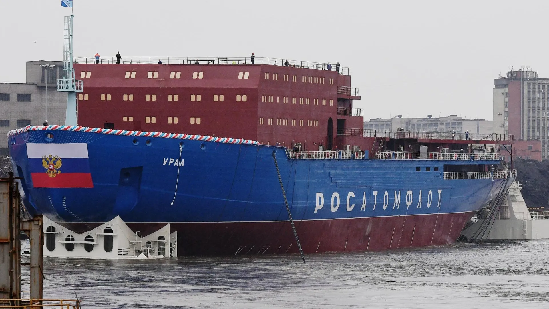 Второй серийный атомный ледокол «Урал» вышел из Петербурга в Мурманск