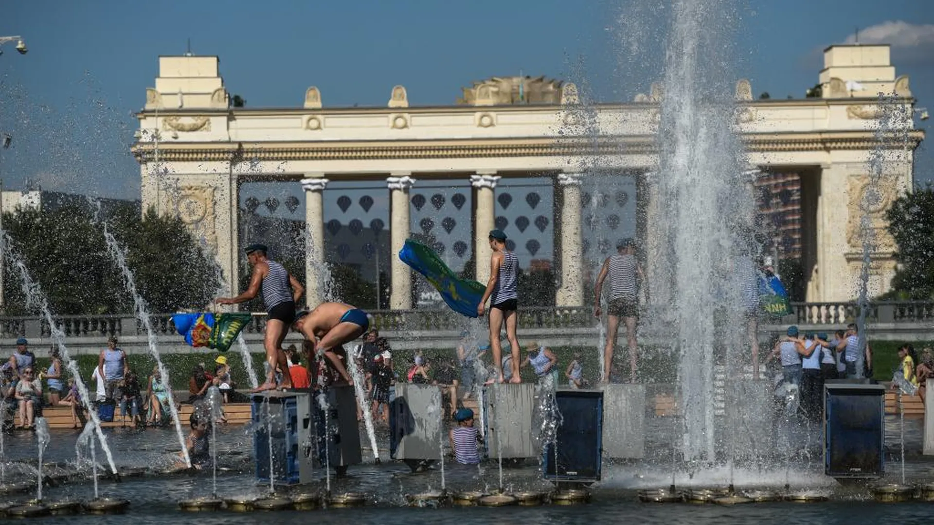 Врач Воробьева рассказала, какие болезни могут появиться после купания в фонтане