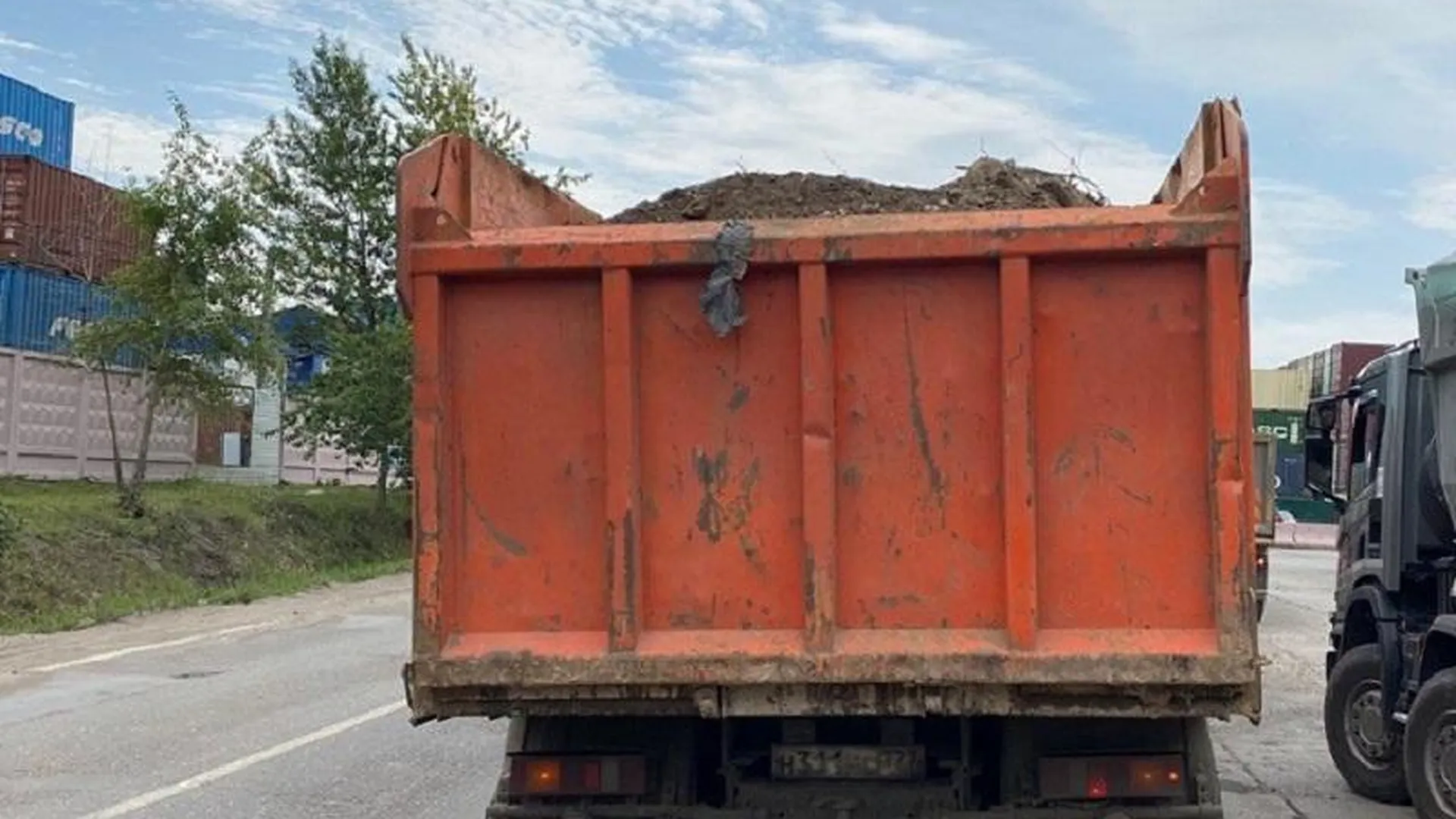 В Долгопрудном оштрафовали 3 нелегальных перевозчиков строительных отходов