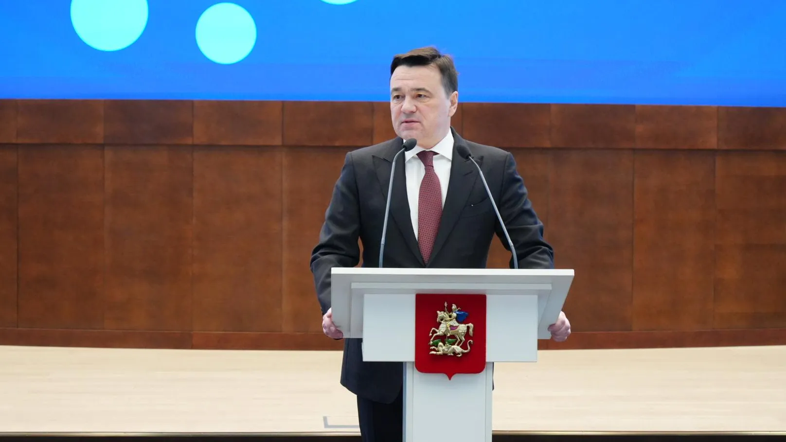 Губернатор Подмосковья вручил награды семьям, взявшим на воспитание детей из ДНР и ЛНР