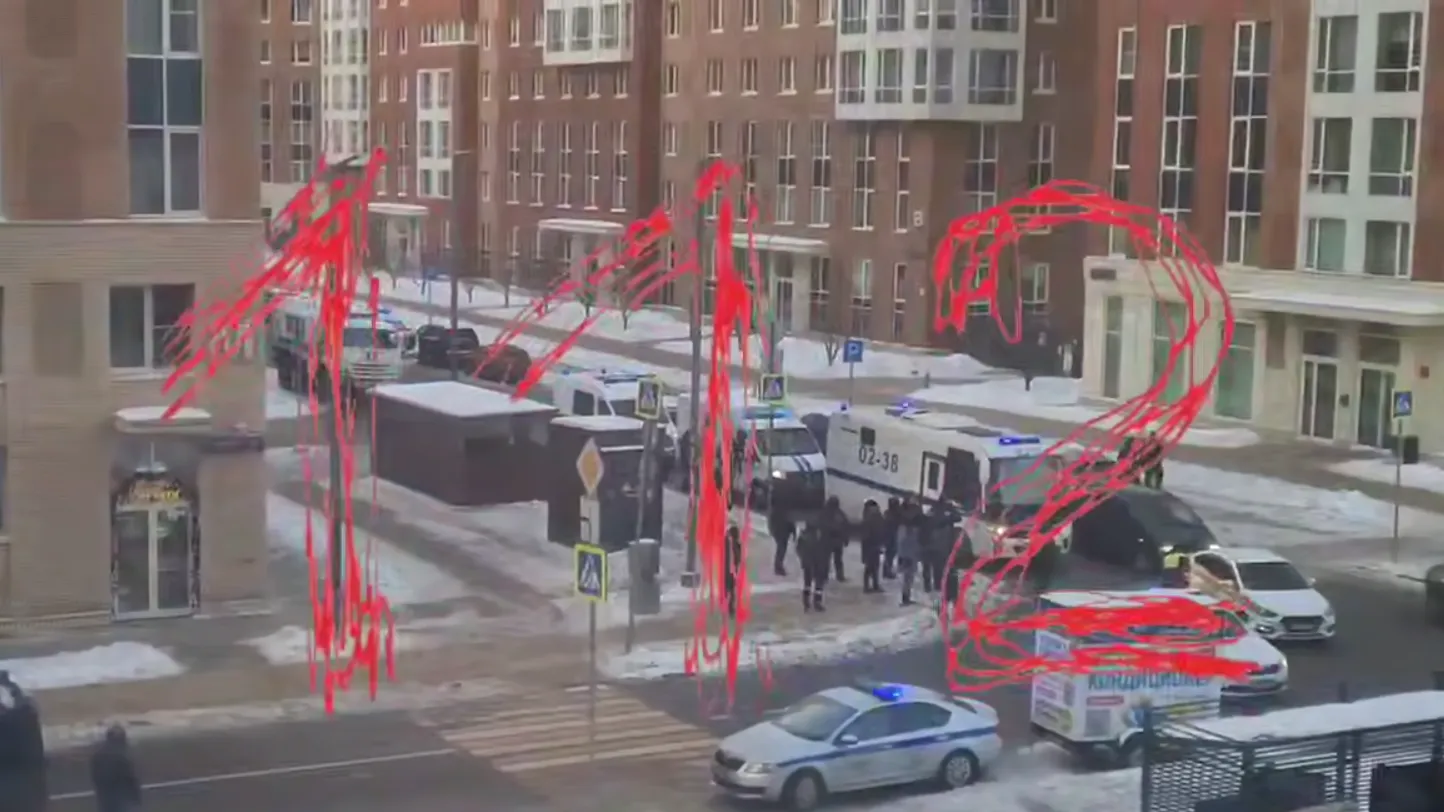 Предполагаемого убийцу главы войск РХБЗ Кириллова привезли на место теракта
