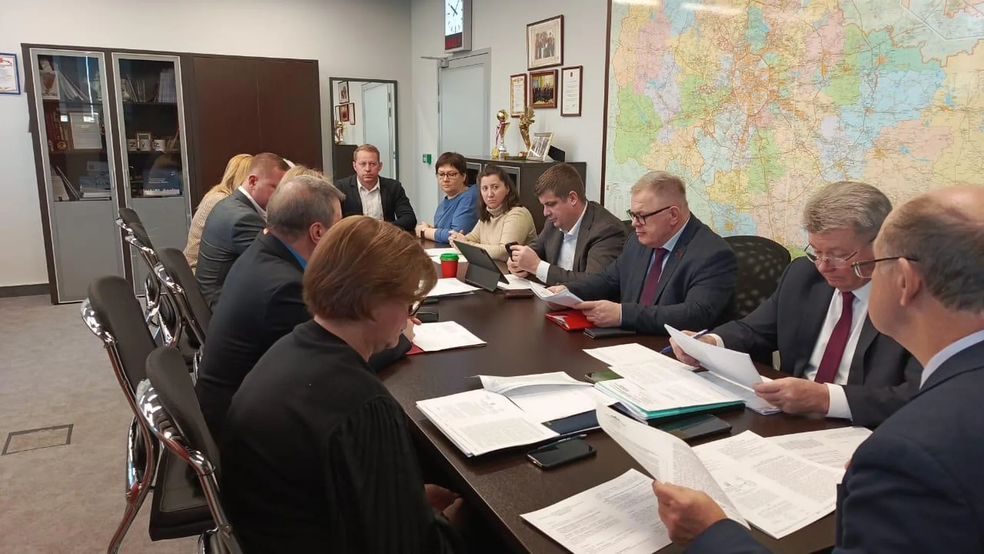 Зампред Мособлдумы Наумов принял участие в заседании комитета регионального парламента