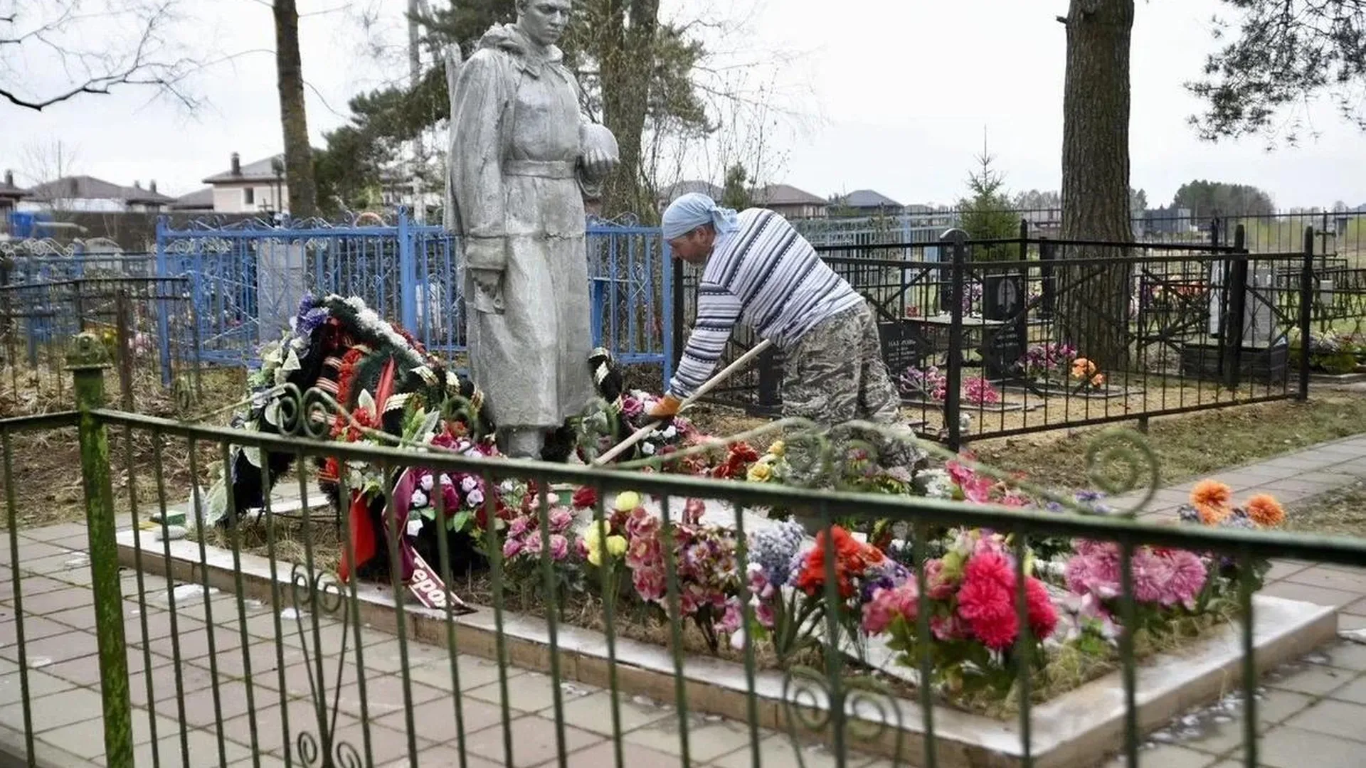Места захоронений проверили в Солнечногорске в преддверии Пасхи и Дня Победы