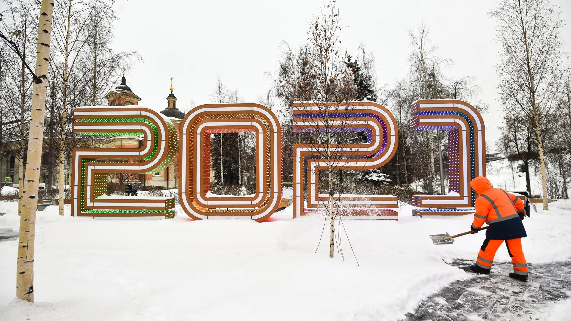 Ликвидация последствий сильного снегопада в Москве