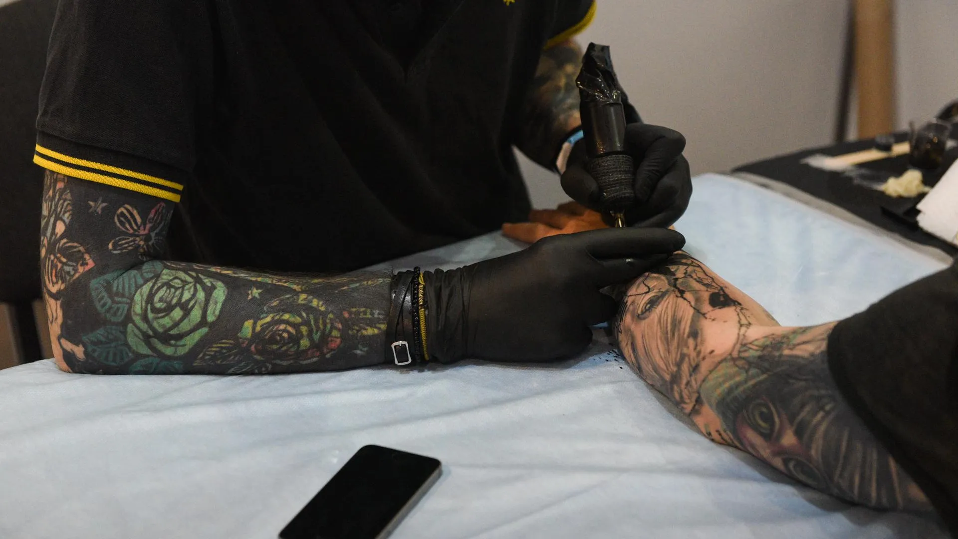 Стало известно, почему люди удаляют татуировки