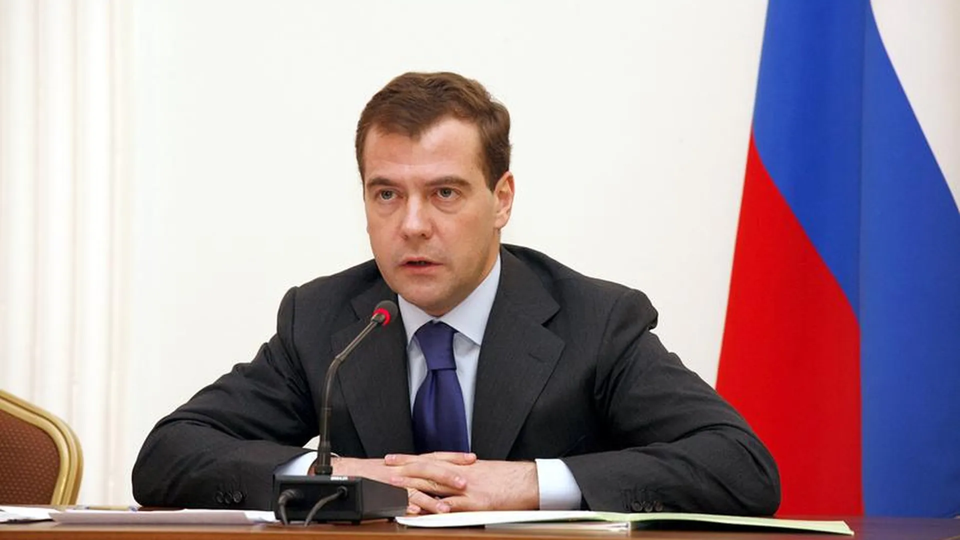 Медведев: США пытаются держать баланс событиями на Ближнем Востоке