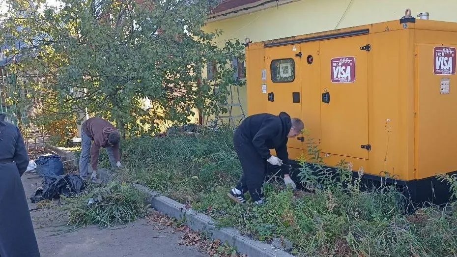 Студенты Павлово-Посадского техникума оказывают волонтерскую помощь храму