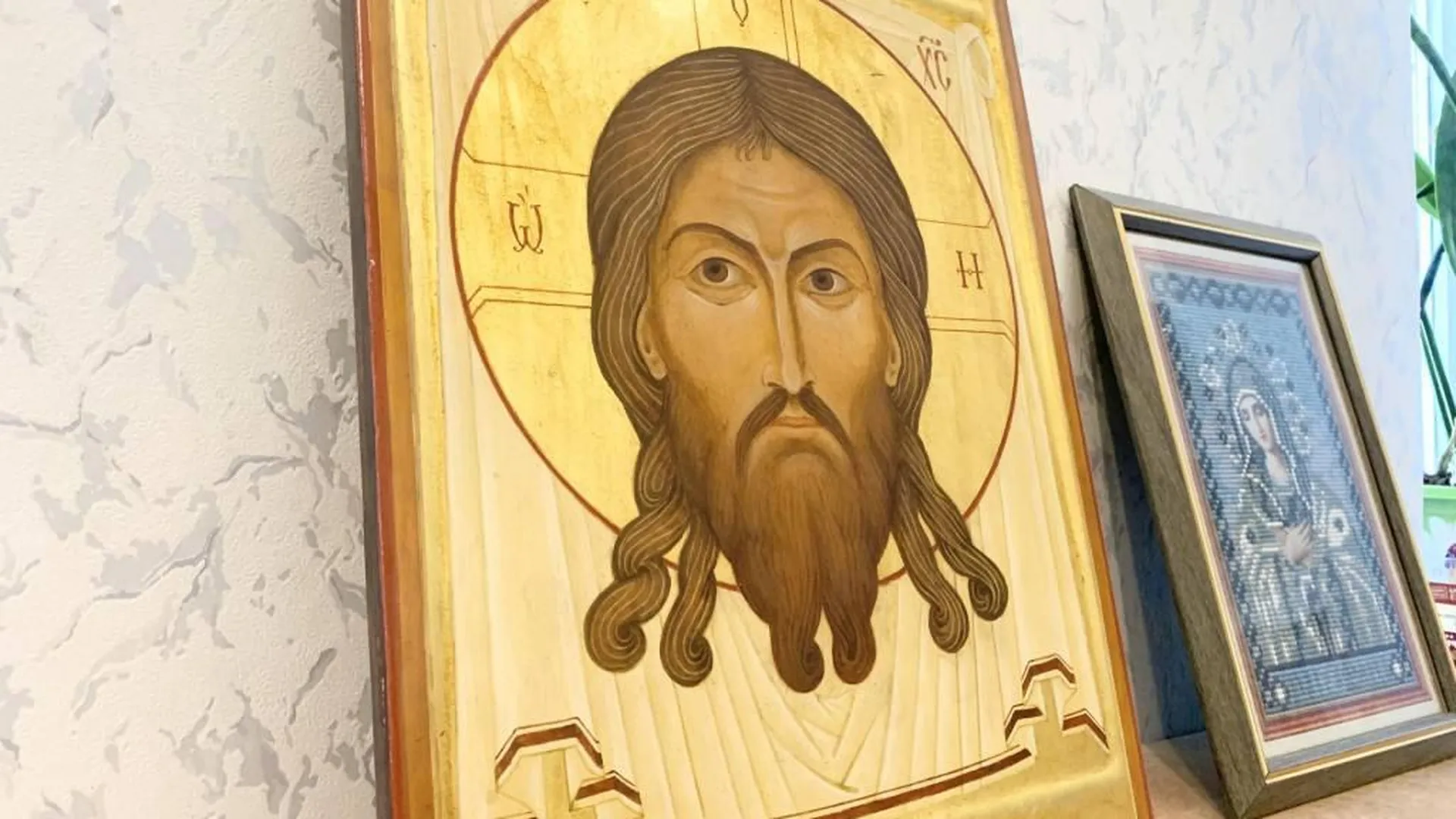 Иконописец Балашихи передал изображение Георгия Победоносца в храм на Донбассе