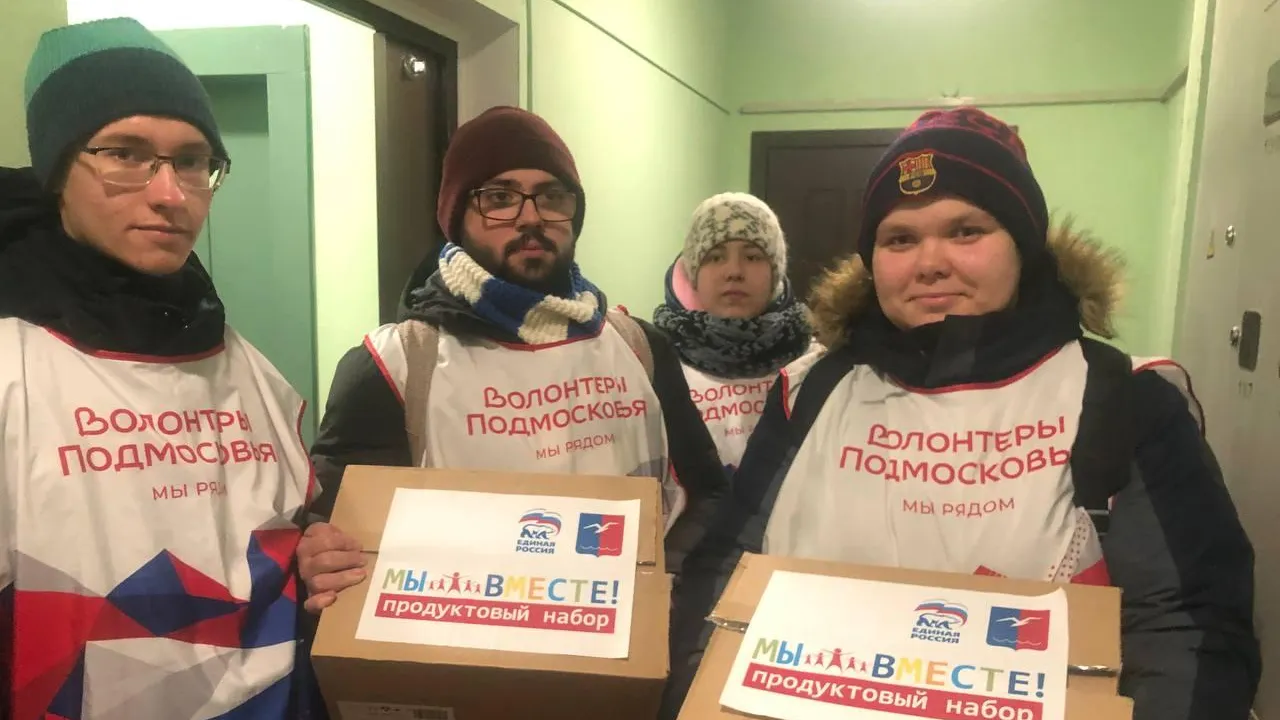 Волонтеры Лобни помогают матери мобилизованного бойца после операции на ноге