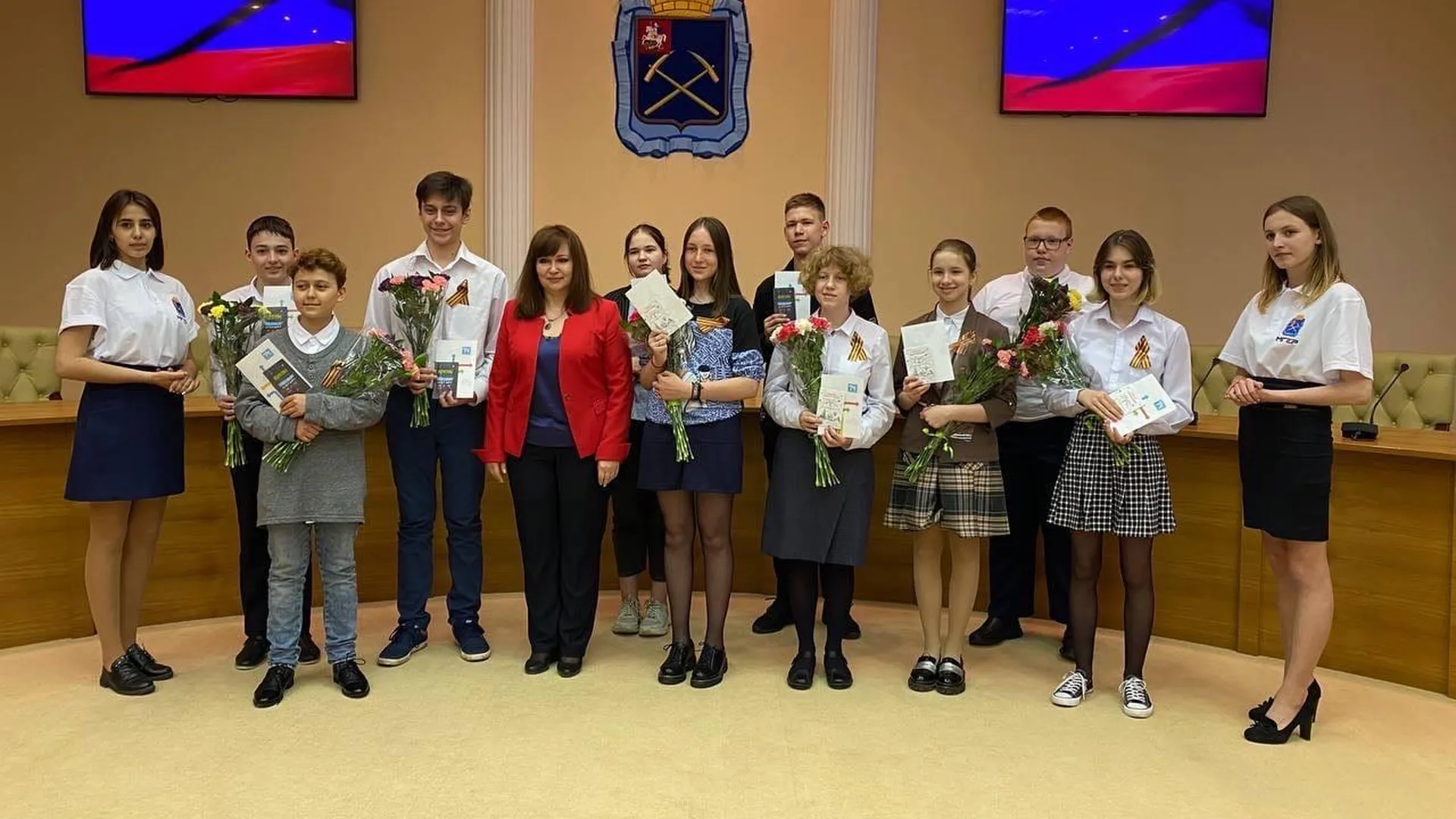 Паспорта торжественно вручили 10 юным жителям Подольска
