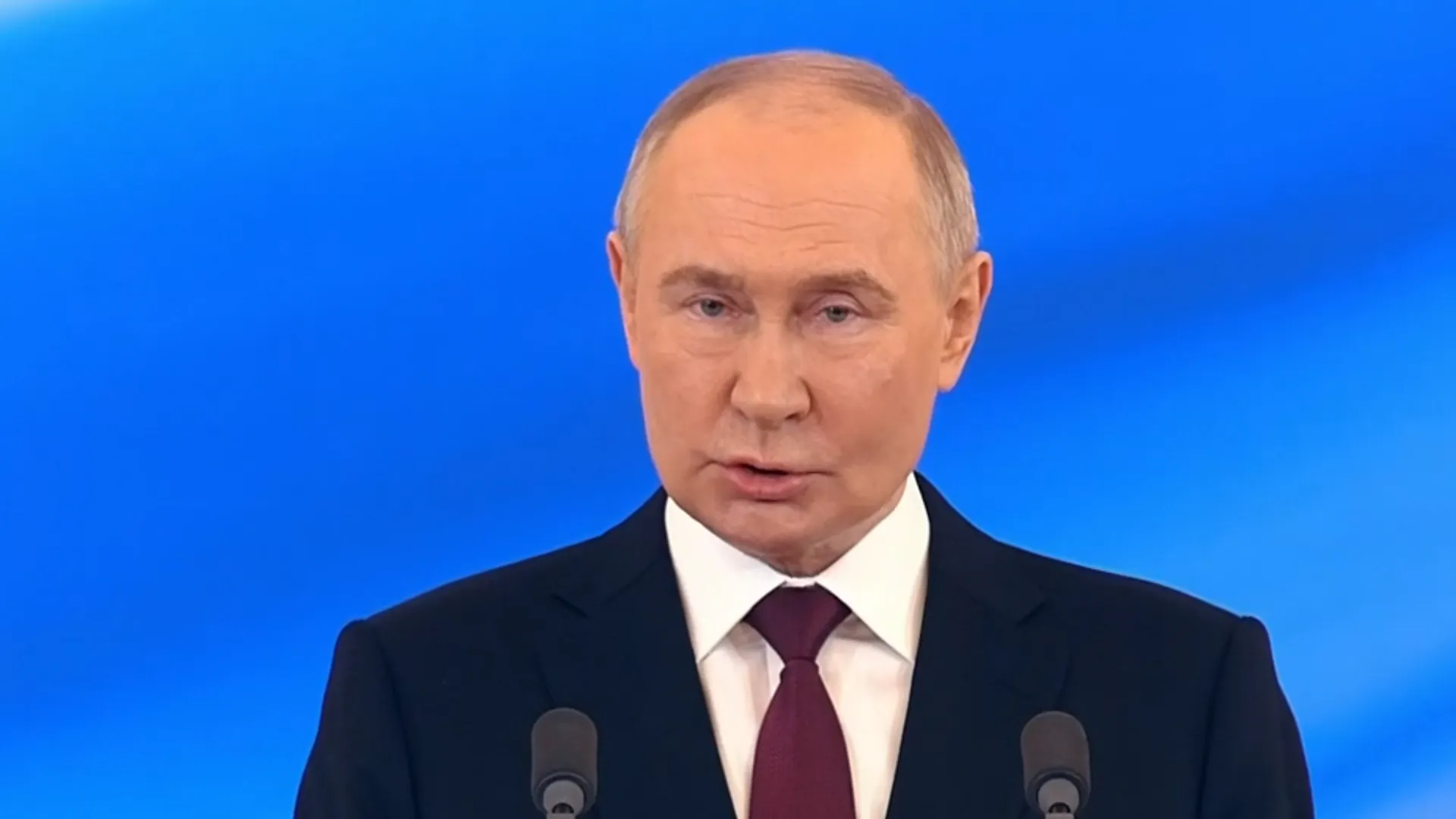 Путин: мы единый и великий народ, вместе преодолеем все преграды