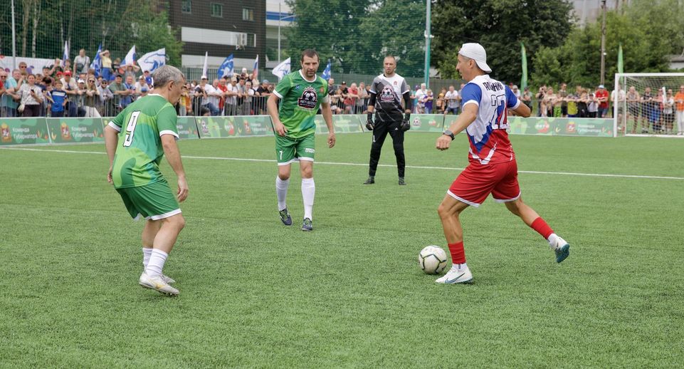 Порядка 3 тыс болельщиков посетили игру «Легенд футбола» в Климовске