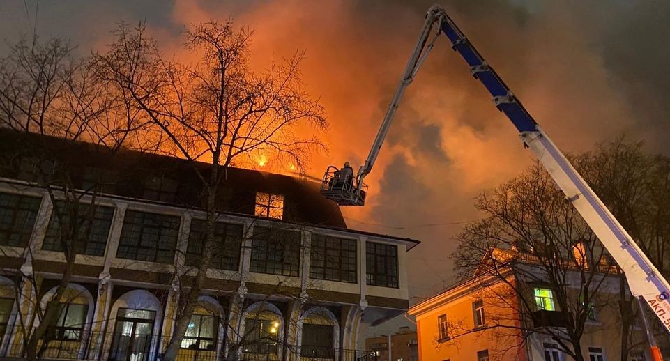 Что горело в люберцах сегодня. Ресторан Дюшес в Люберцах пожар. Пожар в Люберцах. Пожар в Люберцах вчера. Дюшес Люберцы сгорел.