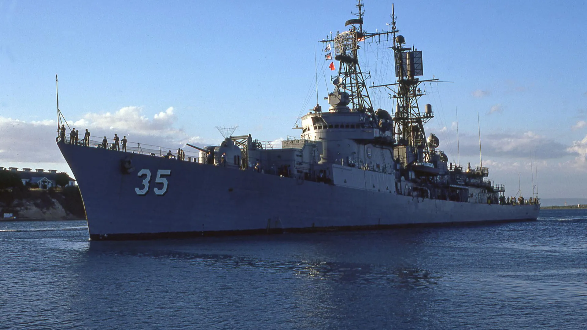Хуситы атаковали американский эсминец в Аденском заливе