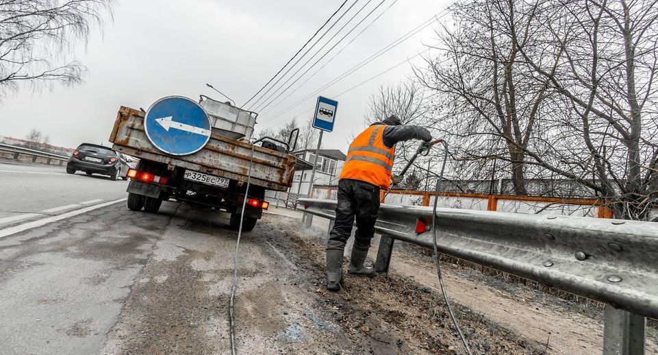 Дорожные службы Подмосковья приступили к генеральной уборке дорог после зимы