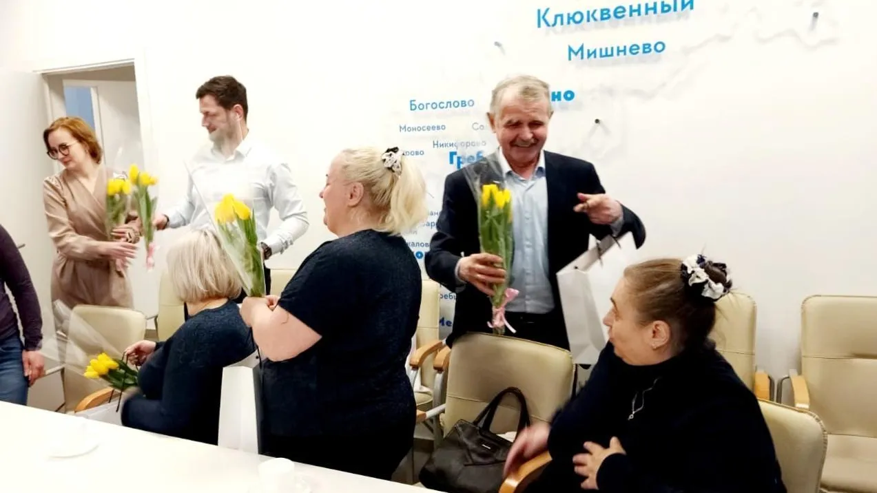 Депутат МОД Владимир Шапкин поздравил жен, дочерей и матерей военнослужащих из Щелкова