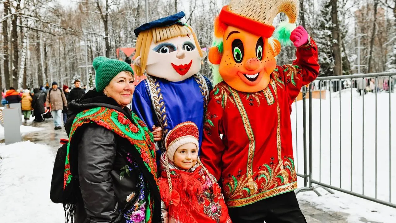 Свыше 5 тыс жителей и гостей Химок отметили Масленицу в парках
