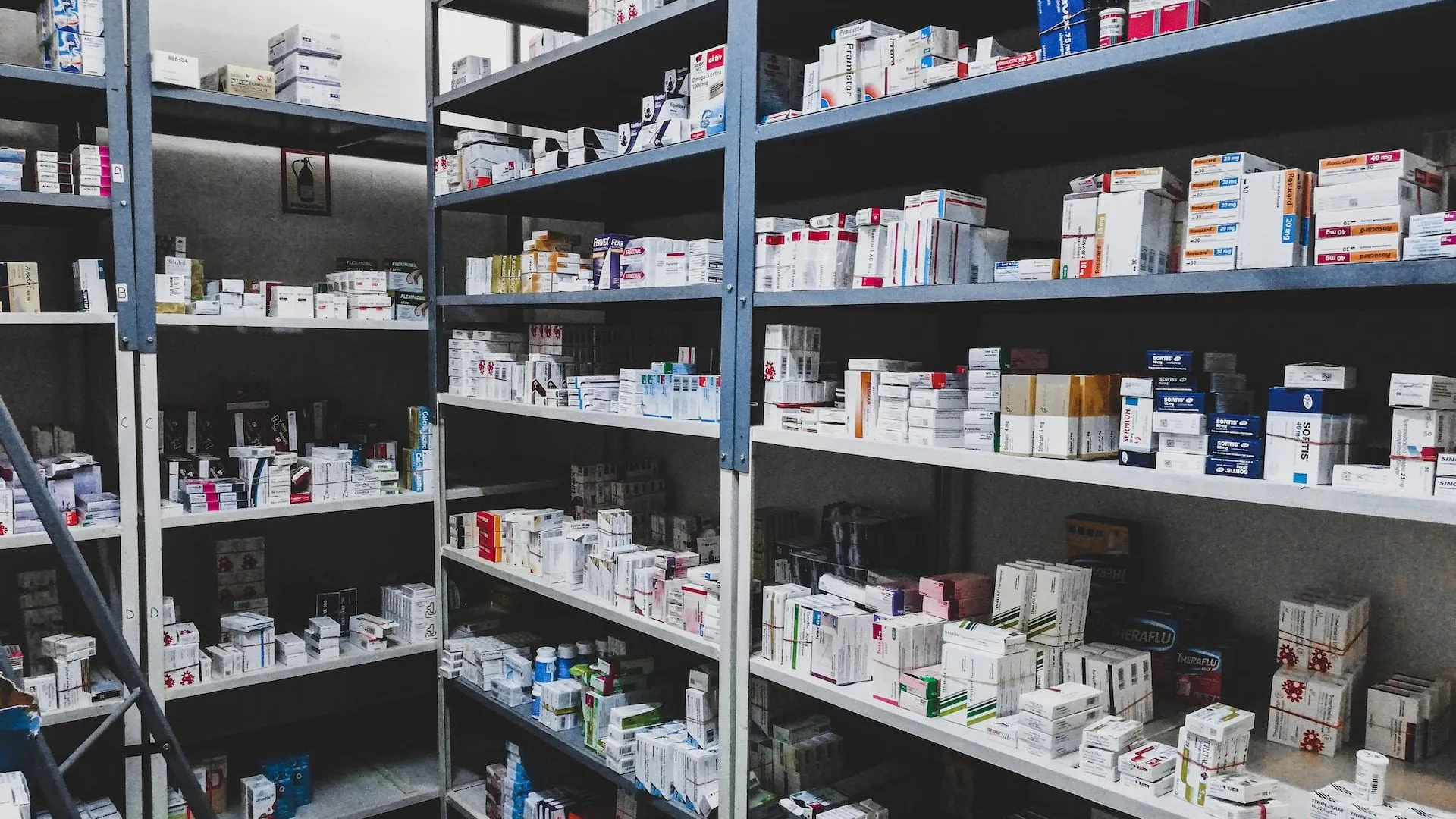 Аналитики: объем закупок лекарств государством снизился в 2023 году