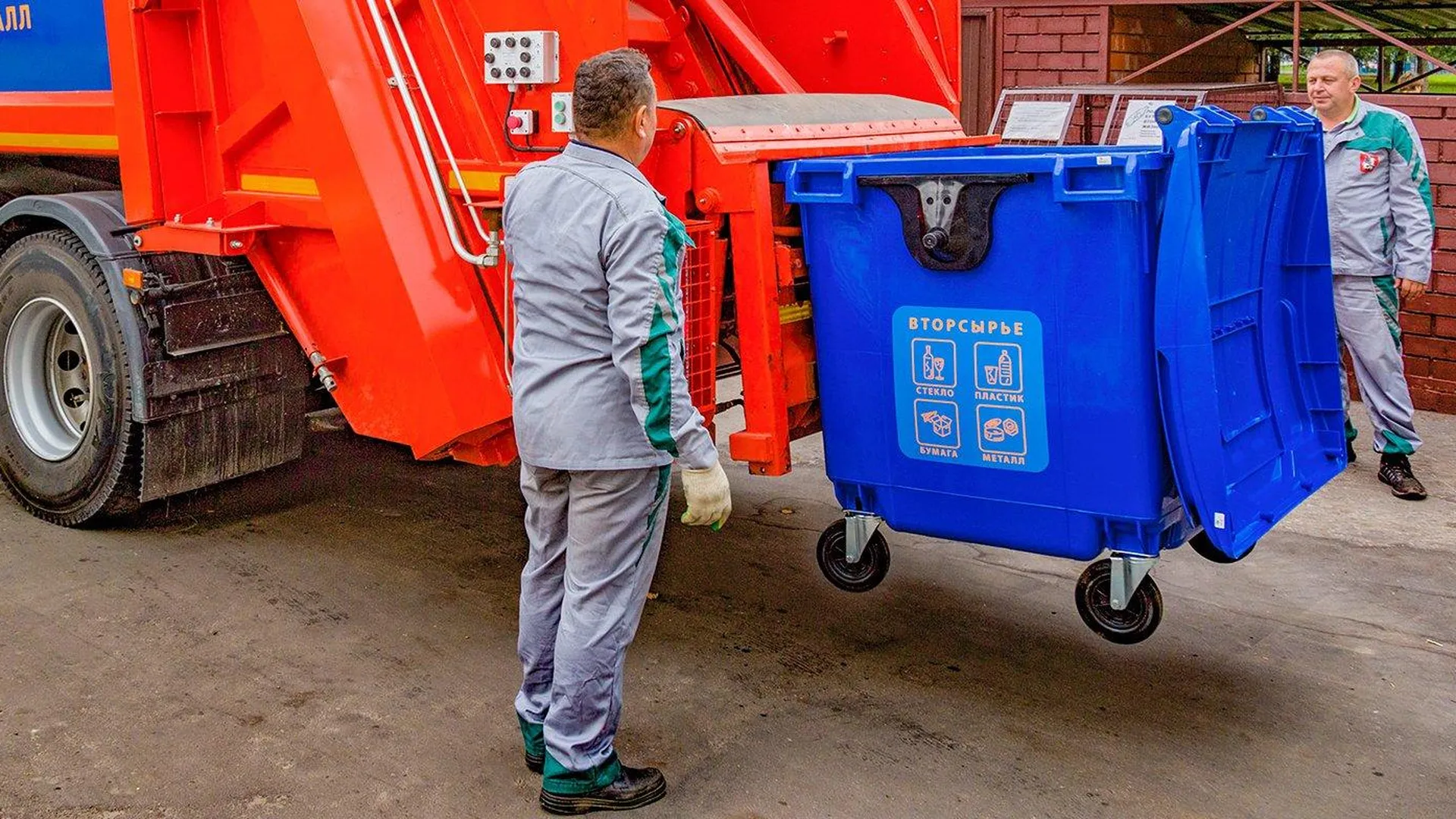 Как выбрасывать мусор находящимся на карантине: основные правила