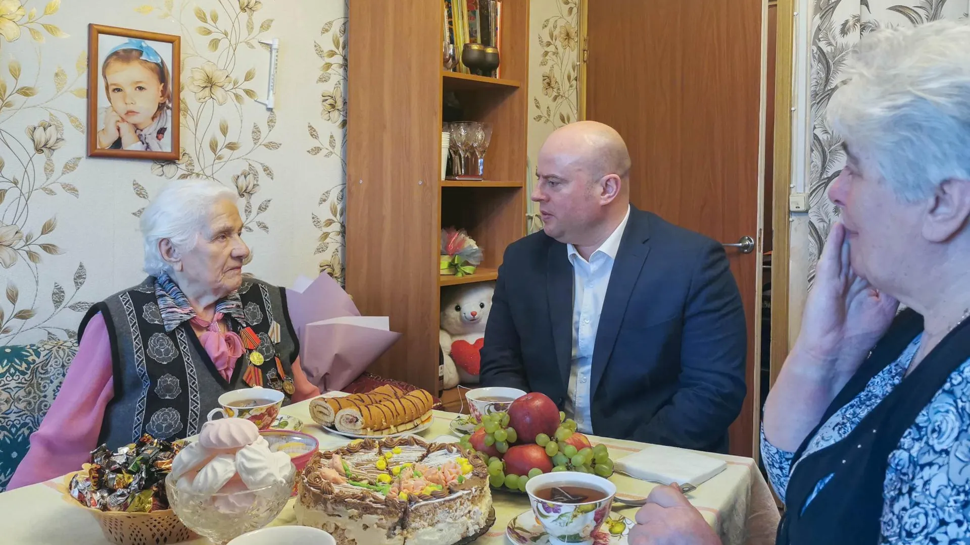 Глава Котельников поздравил труженицу тыла с 90‑летием