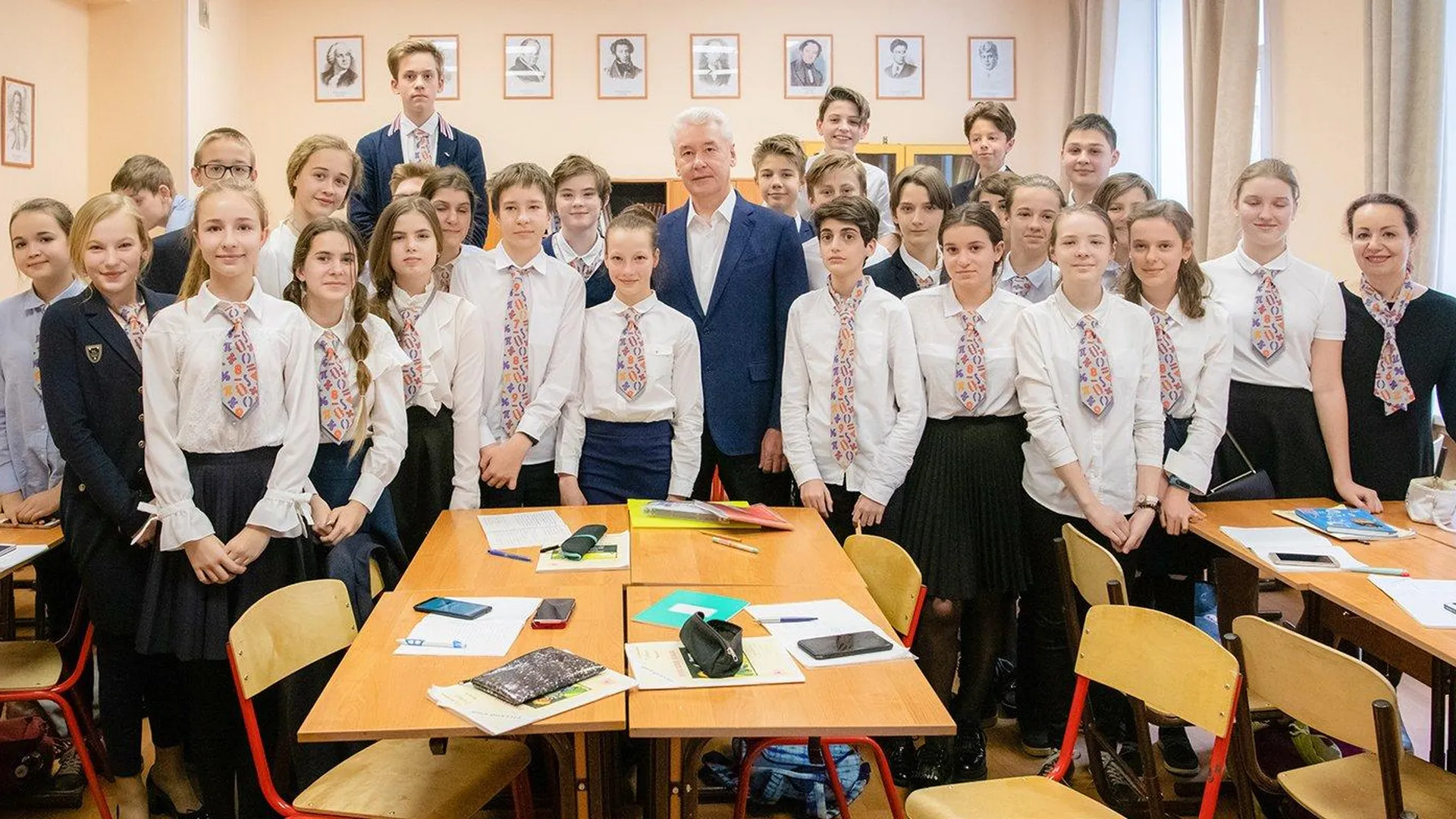 Учителя школы 771. Школа 771 Москва. Московская школа. Московская экономическая школа. Школа 703