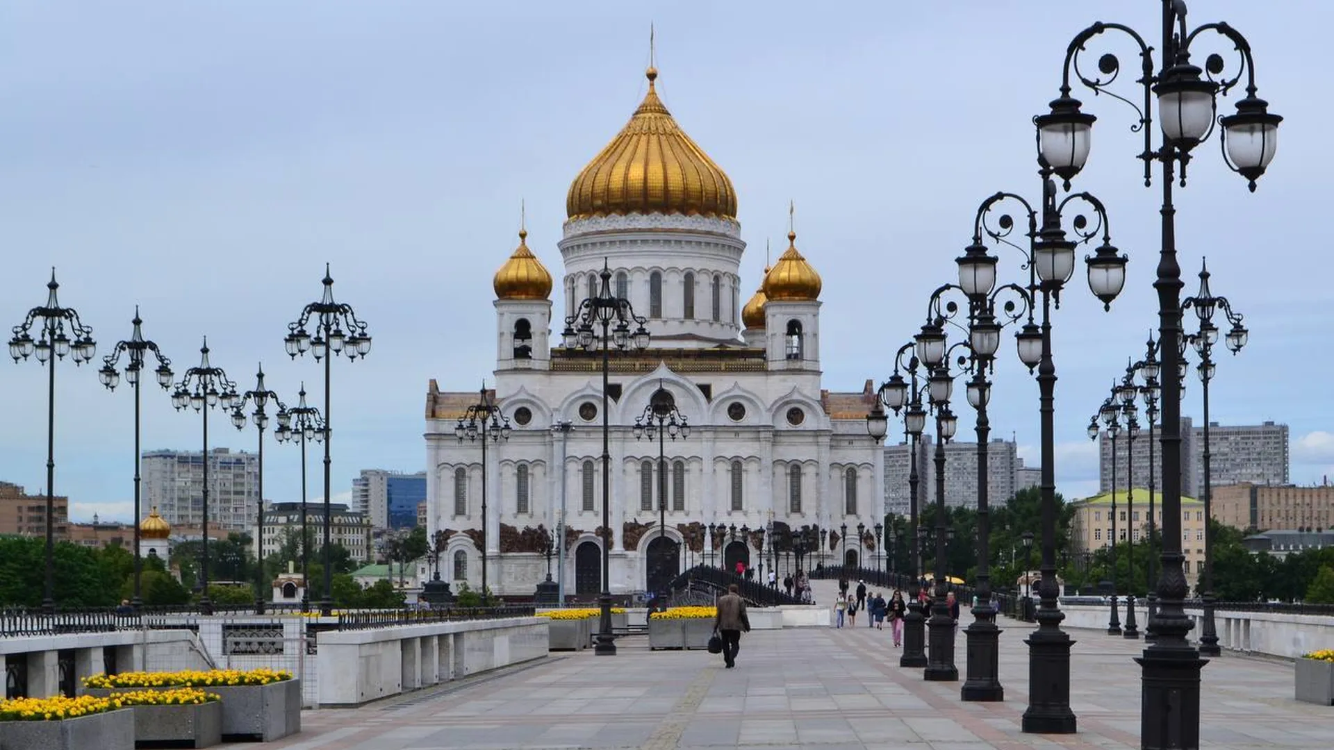 В Москве в храм Христа Спасителя доставили Благодатный огонь