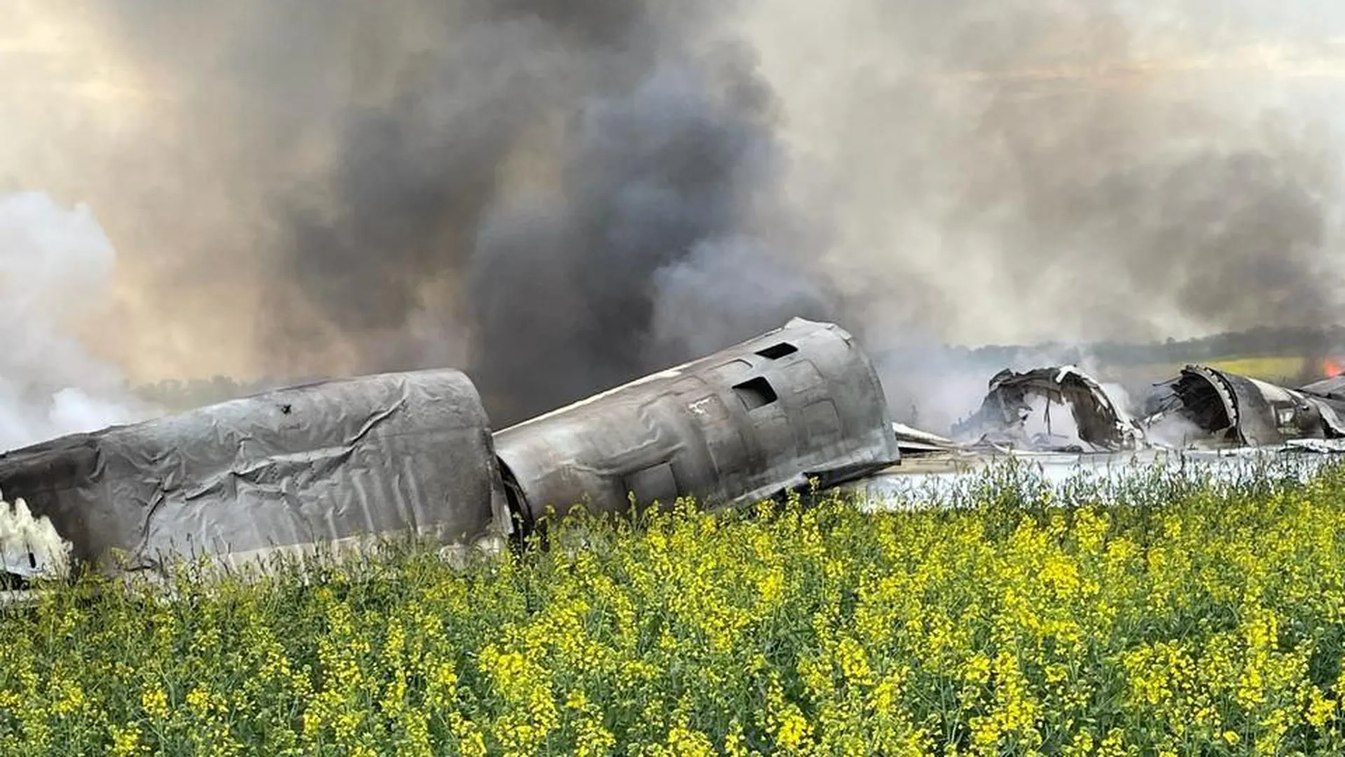 В Ставропольском крае самолет упал в поле