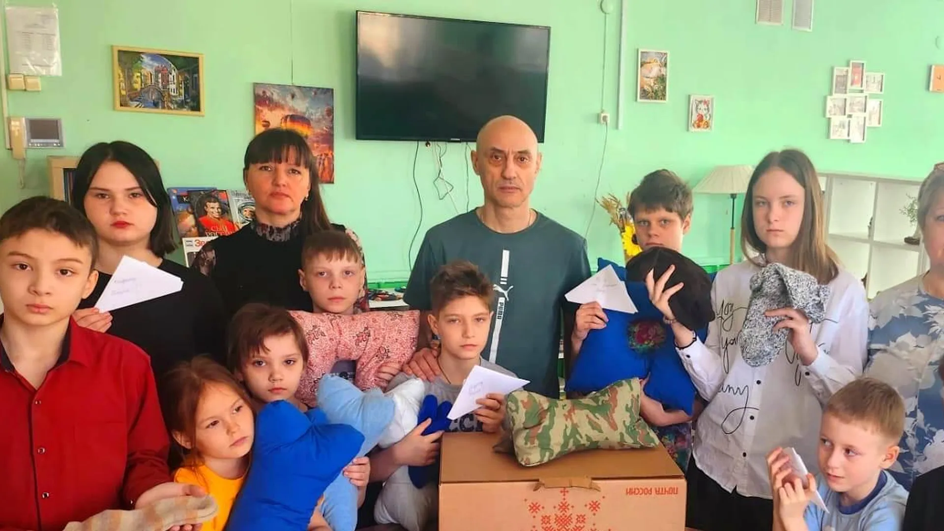 Воспитанники семейного центра Орехово-Зуева отправили посылки в зону СВО
