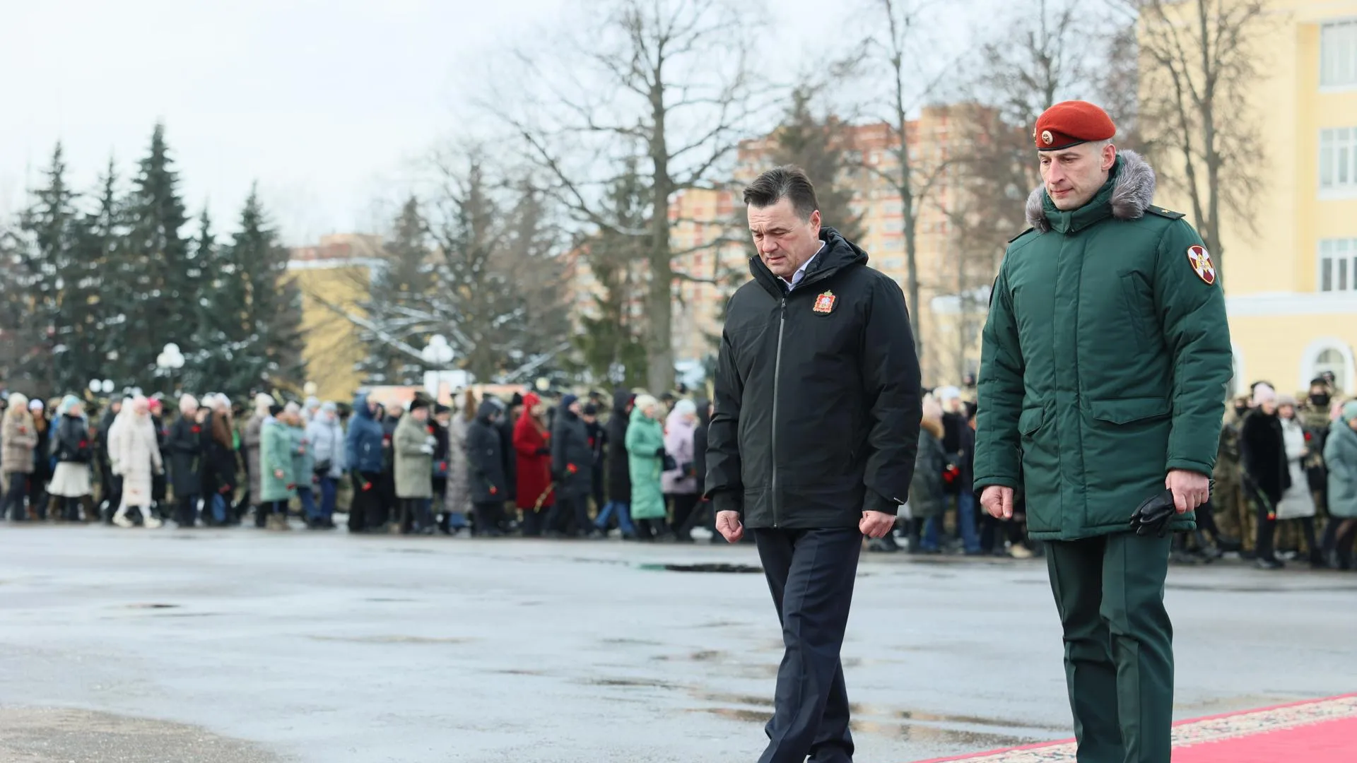 Воробьев возложил цветы к памятнику воинам‑дзержинцам трех поколений