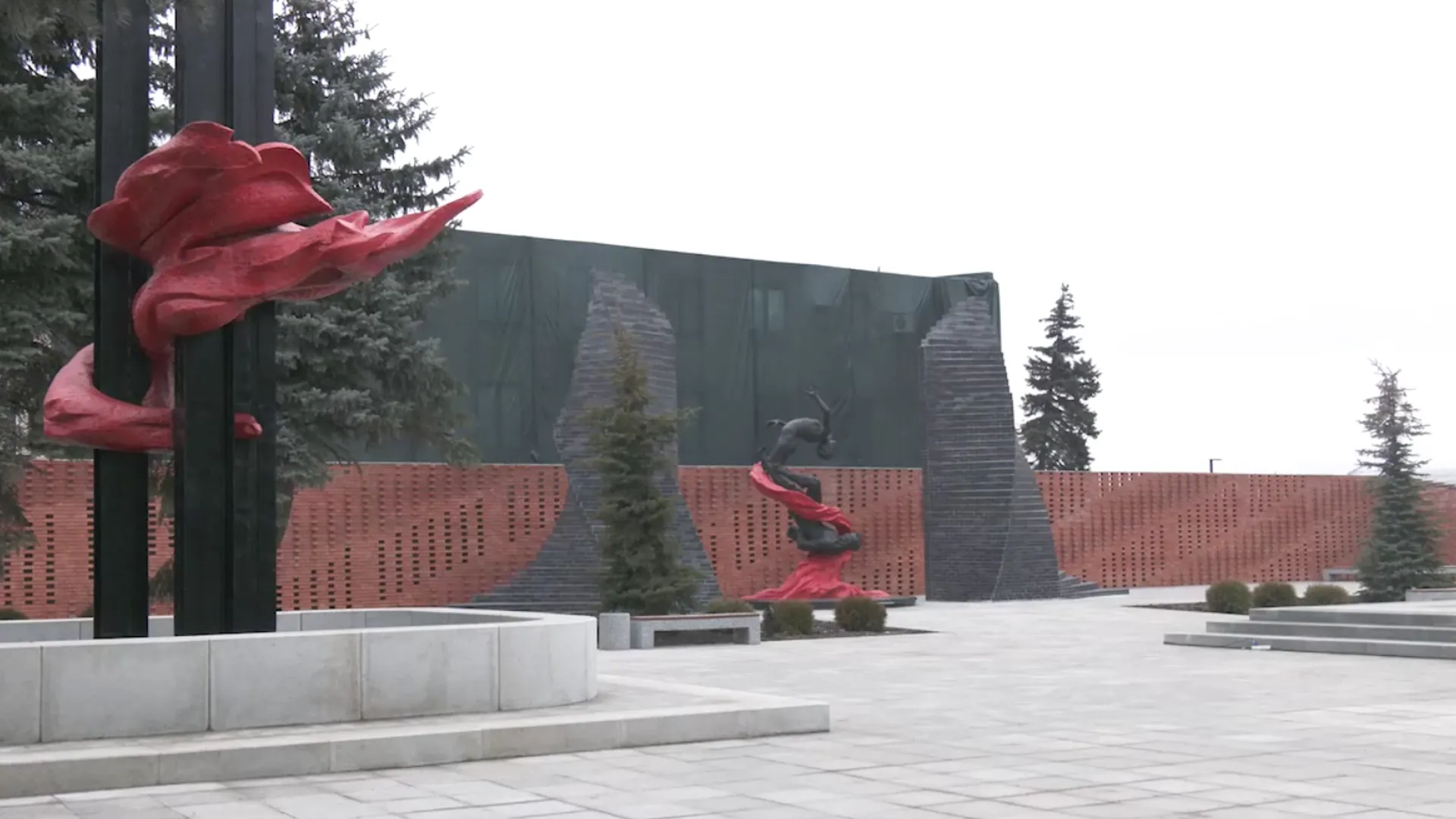 В Донецке открыли мемориал на месте массовых казней советских жителей