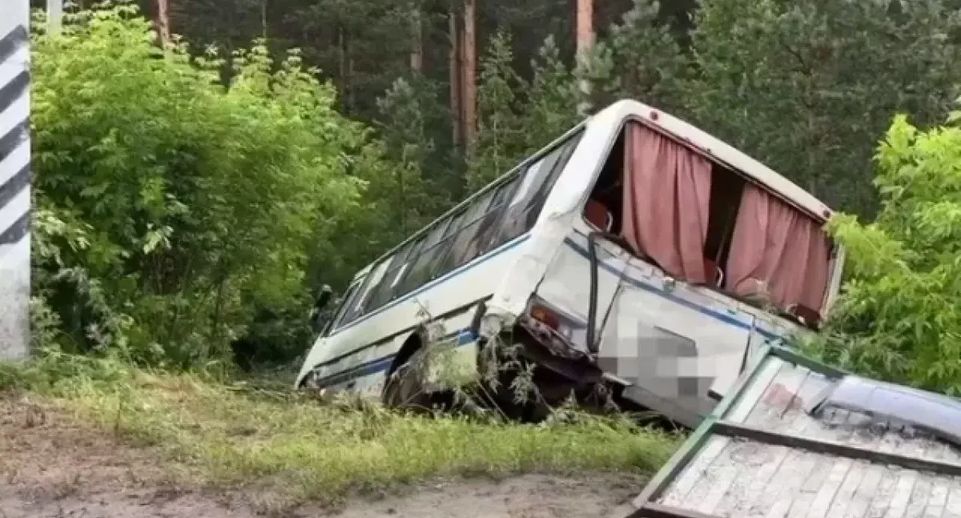 Два человека пострадали из-за аварии с участием автобуса в Алтайском крае