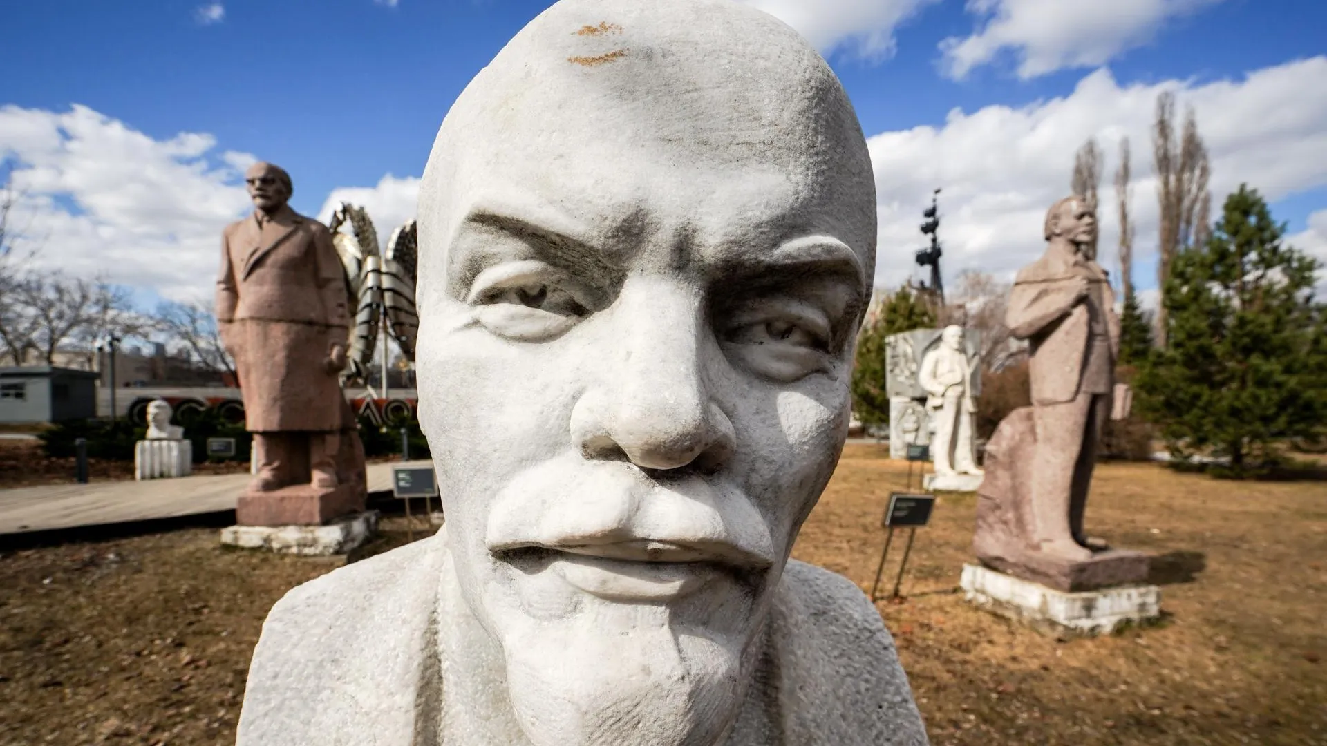 151 год Ленину: как сейчас выглядят памятники  революционеру в Москве