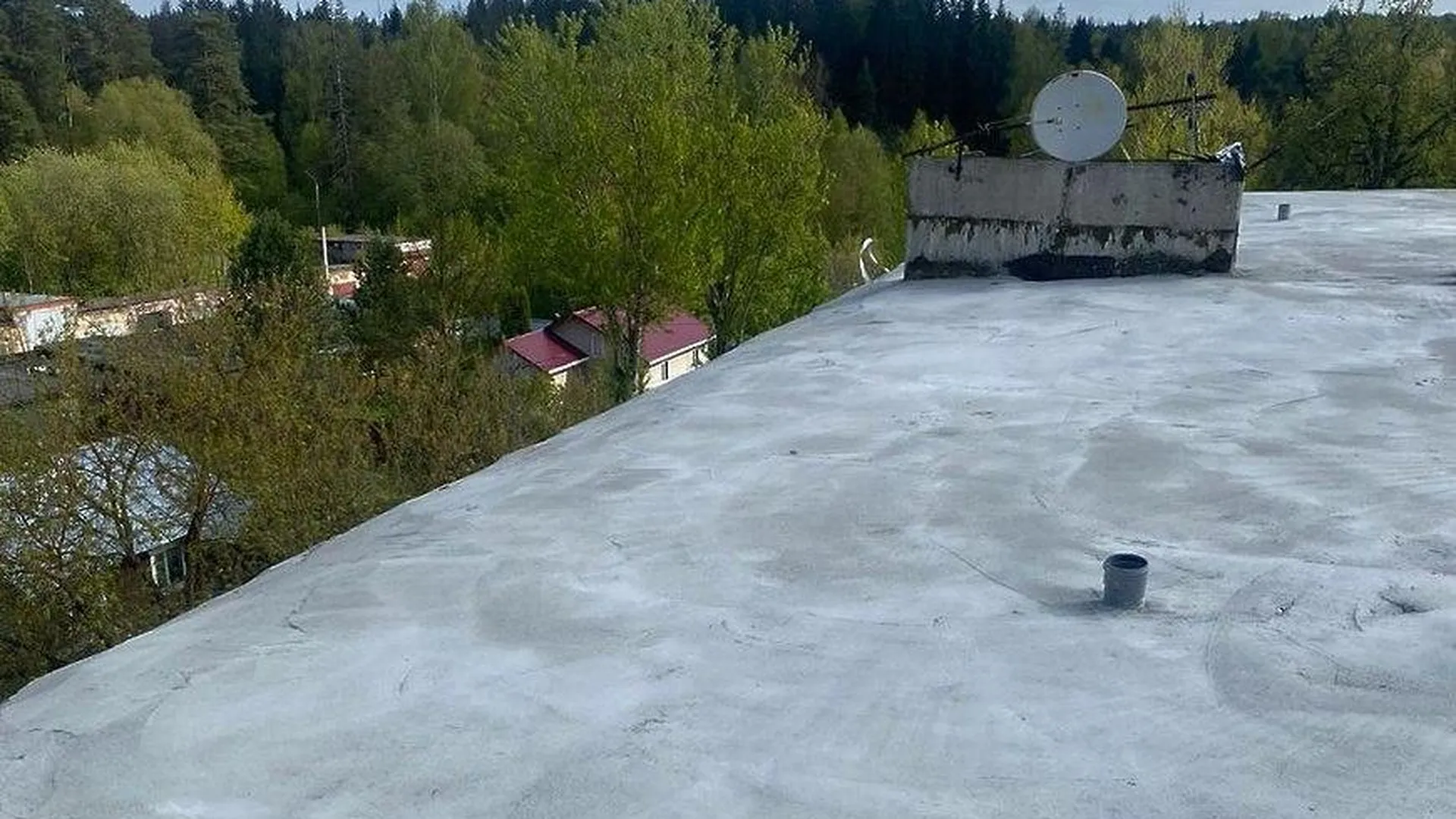 В Солнечногорске делают ремонт крыши в поселке дома отдыха «Владимира Ильича»