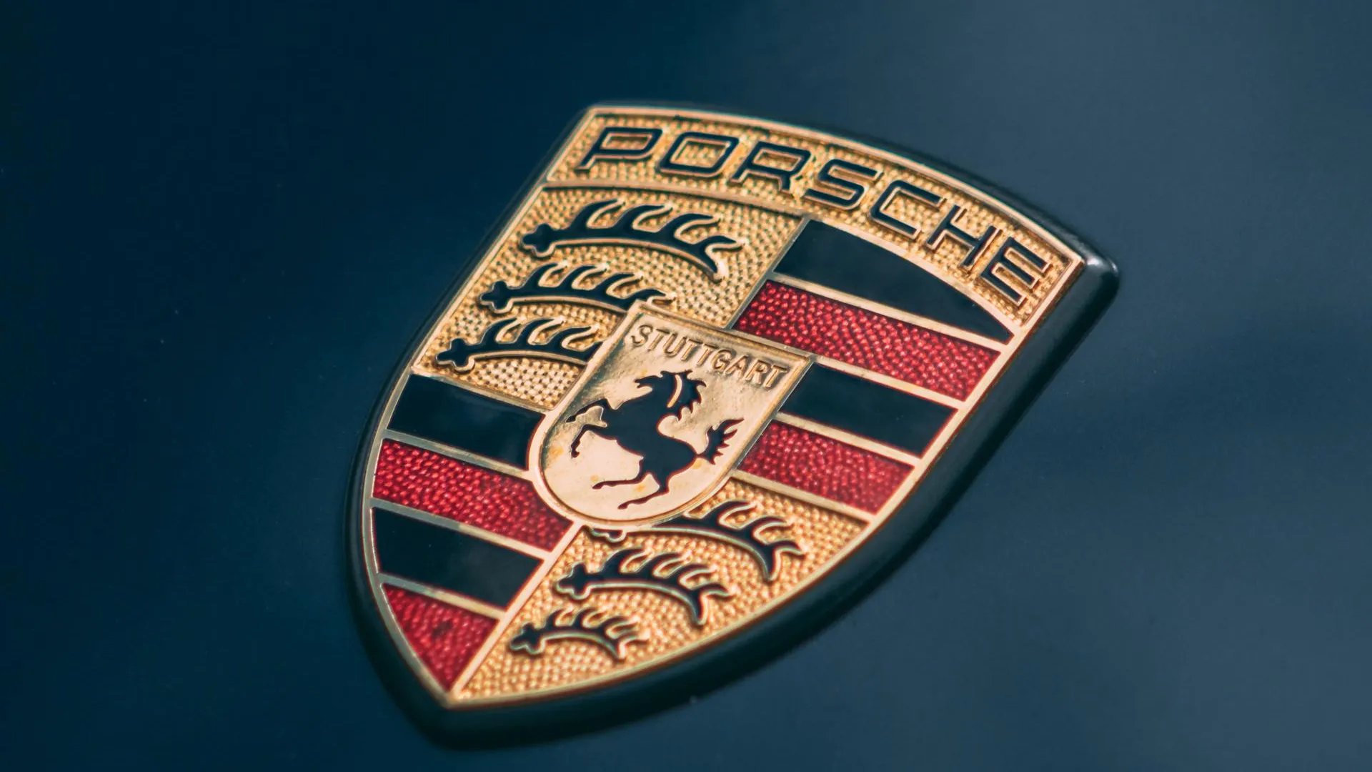 SHOT: Porsche и драгоценности на 38 млн руб украли у московского бизнесмена
