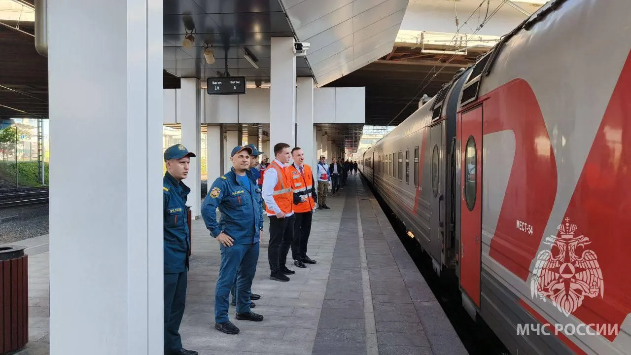 Сотрудники МЧС встретили прибывших в Подмосковье из Белгородской области детей