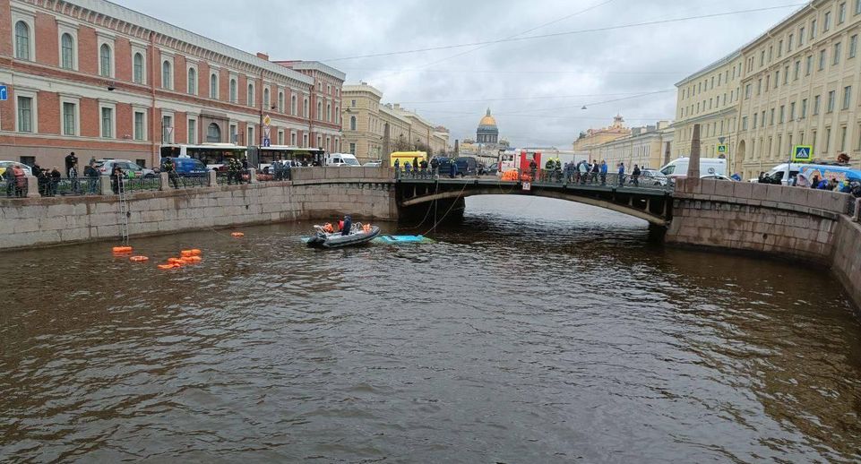 Задержан водитель упавшего в воду автобуса в Петербурге