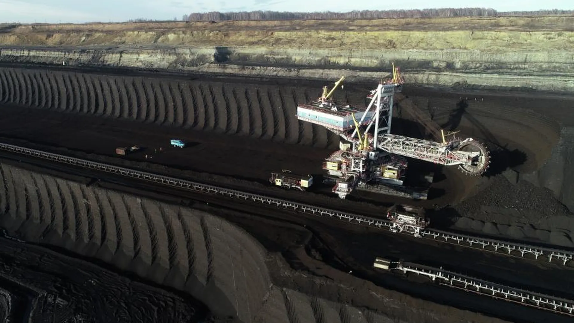 Почти 200 млрд рублей допдоходов получил бюджет РФ от угольных компаний в 2022 г