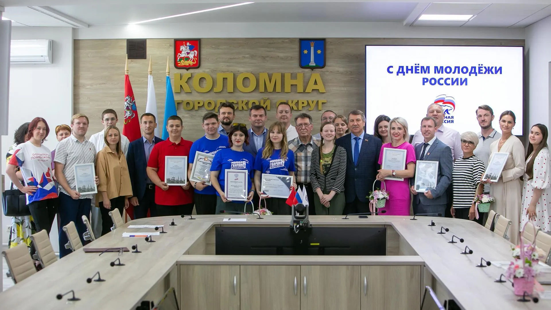 Коломенских активистов наградили перед Днем молодежи