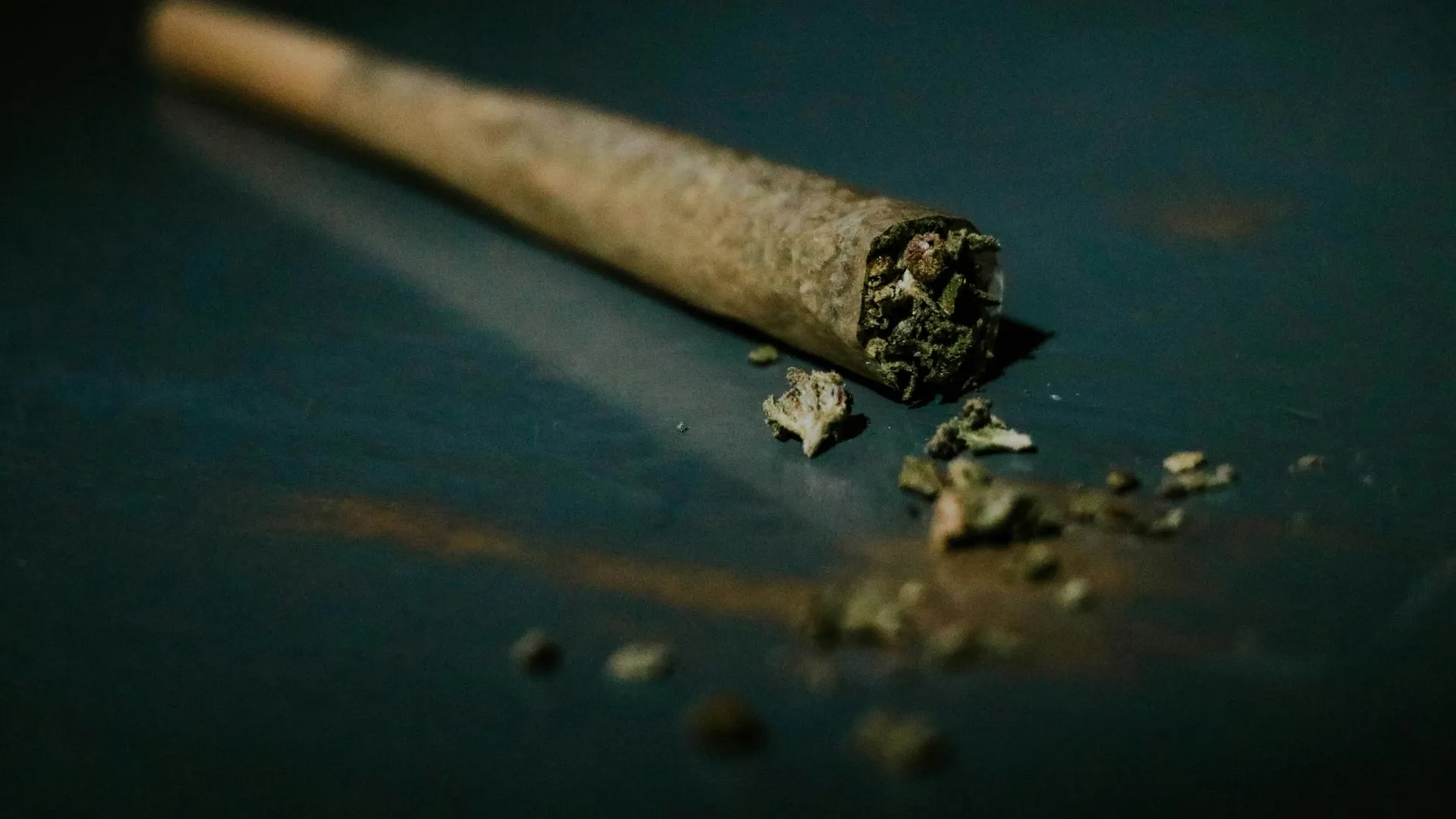 Джо Байден решил исключил марихуану из списка тяжелых наркотиков