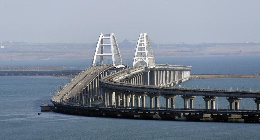Mash: более 4,5 тыс туристов застряли в пробке на подъезде к Крымскому мосту