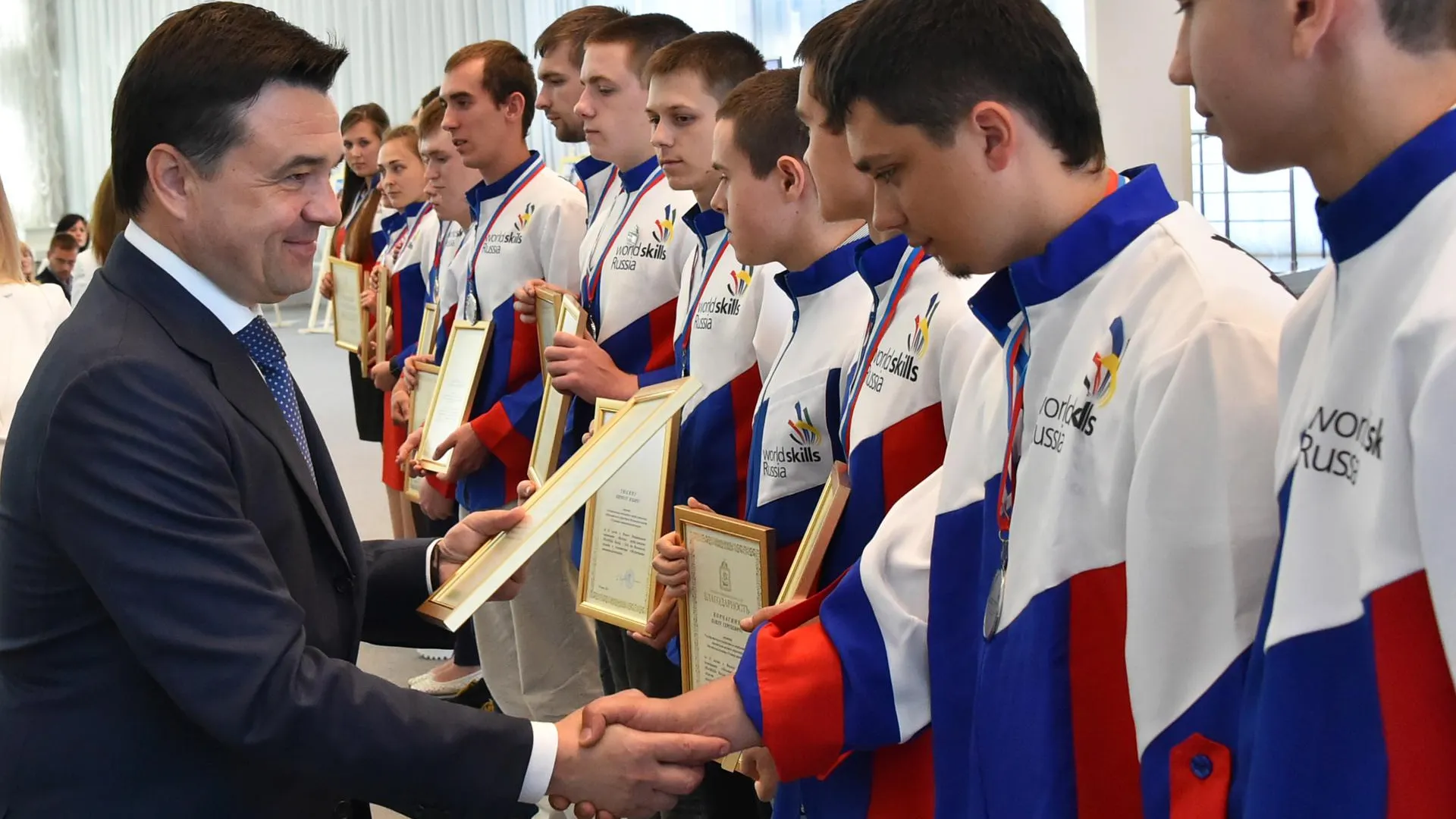 Воробьев вручил знаки отличия призерам чемпионата WorldSkills Russia-2016