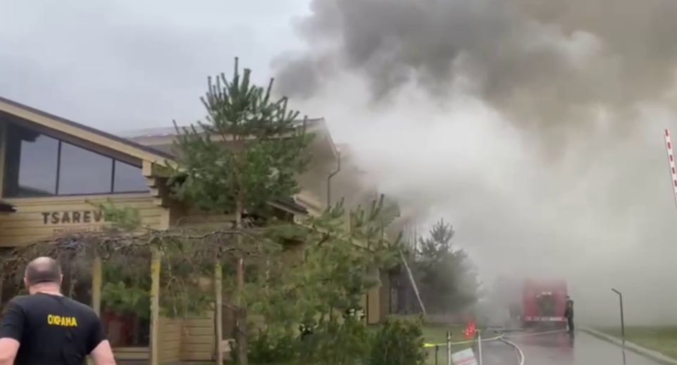 Мощный пожар произошел в Zavidovo Spa Village в Тверской области