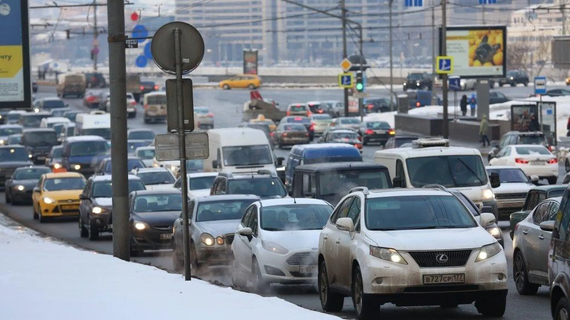 Автомобилистов и пешеходов опросят при введении платных парковок в Подмосковье