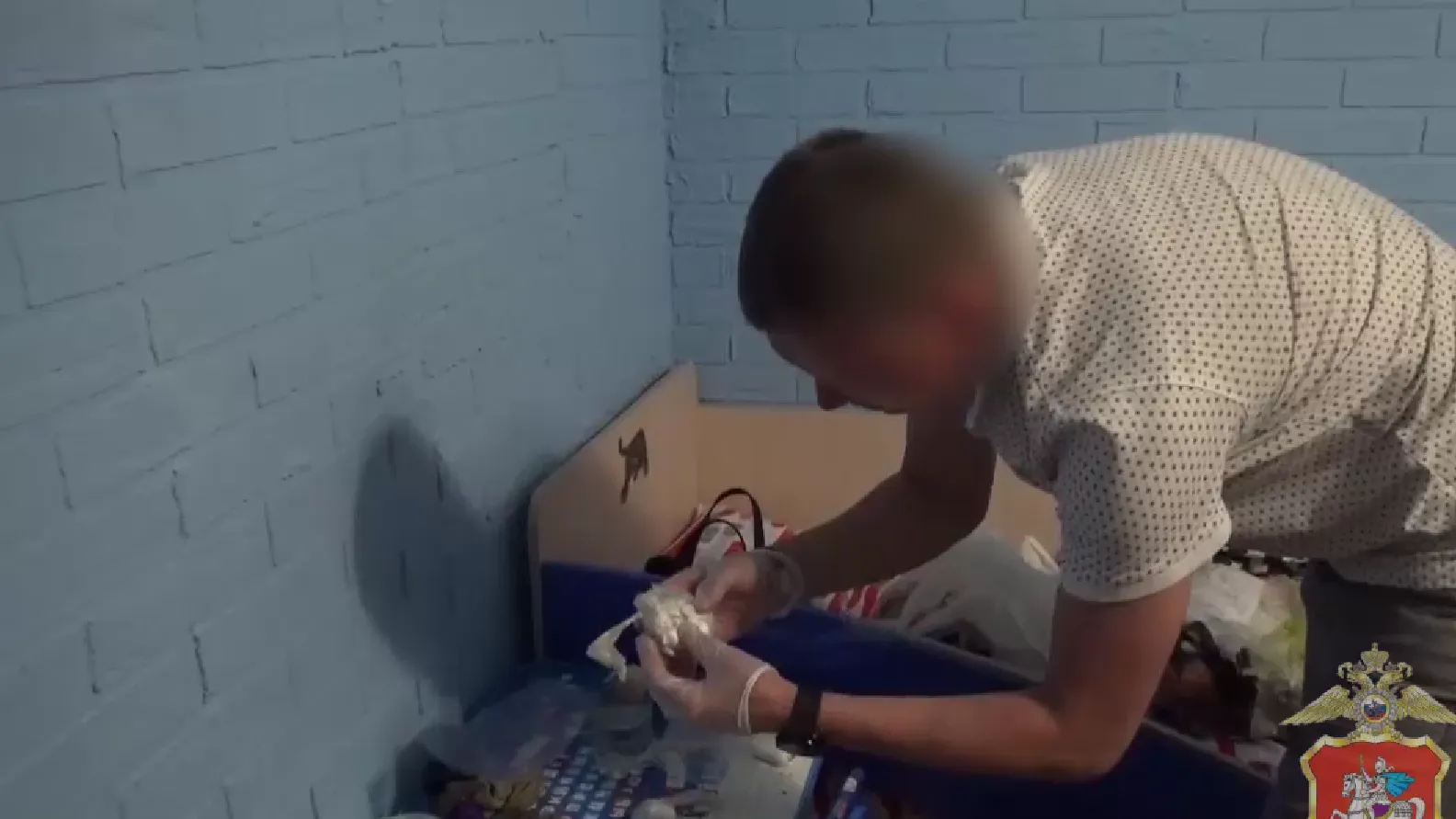 Мать в Подмосковье прятала 139 свертков с метадоном в детской кроватке