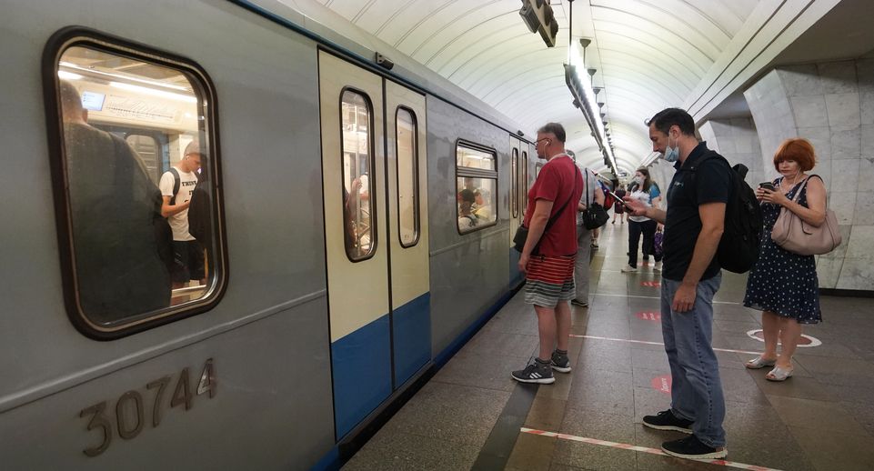 Сбой в движении поездов произошел на «оранжевой» ветке столичного метро