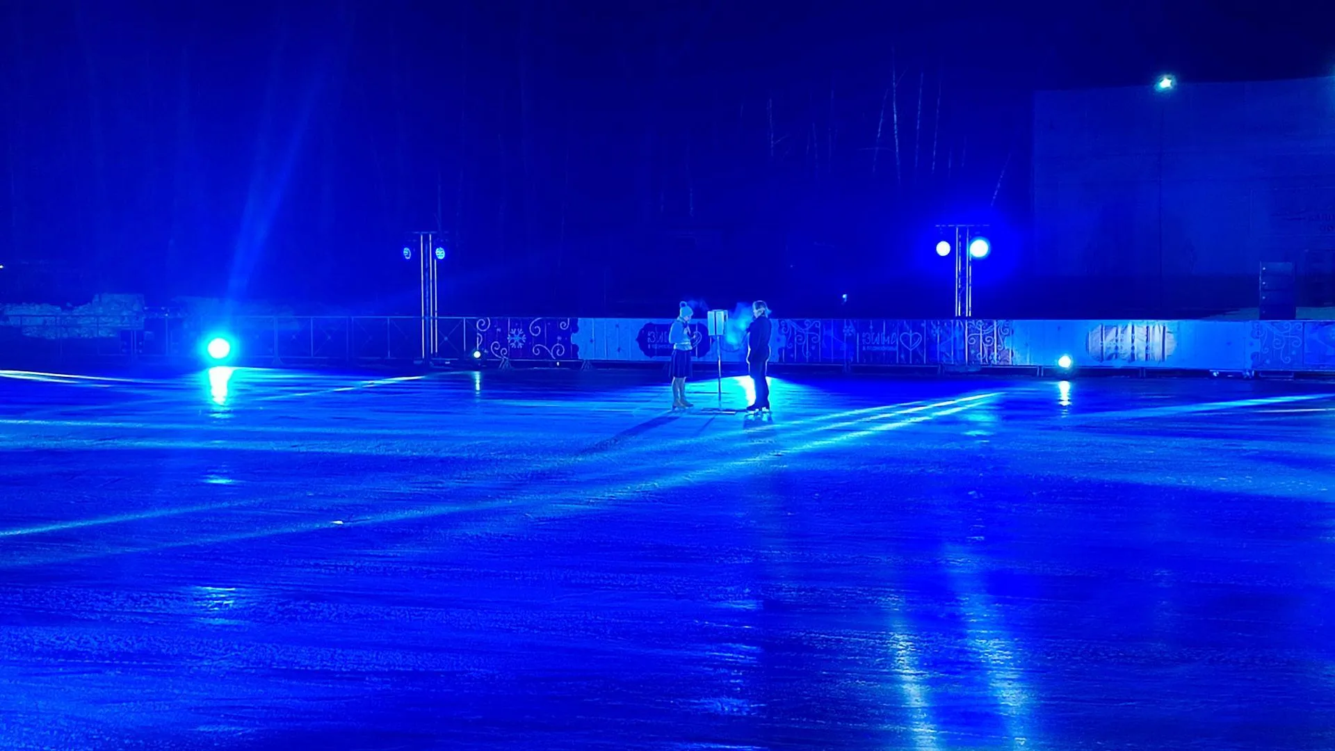 Известная фигуристка Медведева выступила на льду катка в Кашире в 20‑градусный мороз