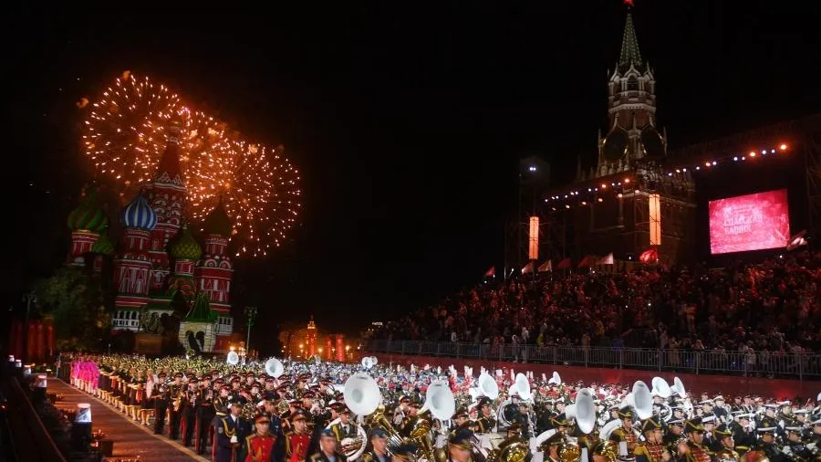 Выходные 23-25 августа: группа «Звери», фестиваль «Спасская башня» и трагедия «Евгений Онегин»